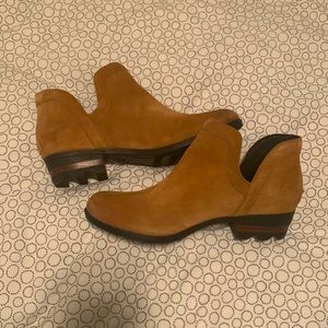 Sorel Lolla II cut out Ankle Booties